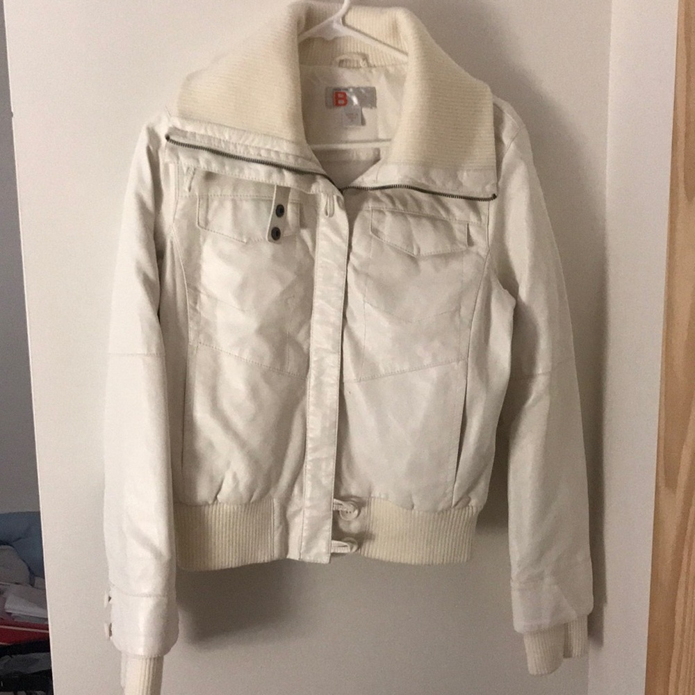 Bomber Jacket winter cream/white. Super Cute